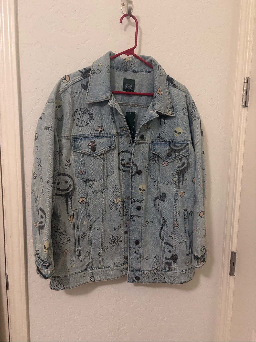 Oversized Wild Fable Graffiti Alien
Flower Peace Art Jean Jacket Size M
Y2K